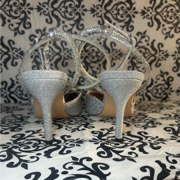 NWOT Rhinestone Stiletto Heel with Three Hearts - Picture 10 of 13